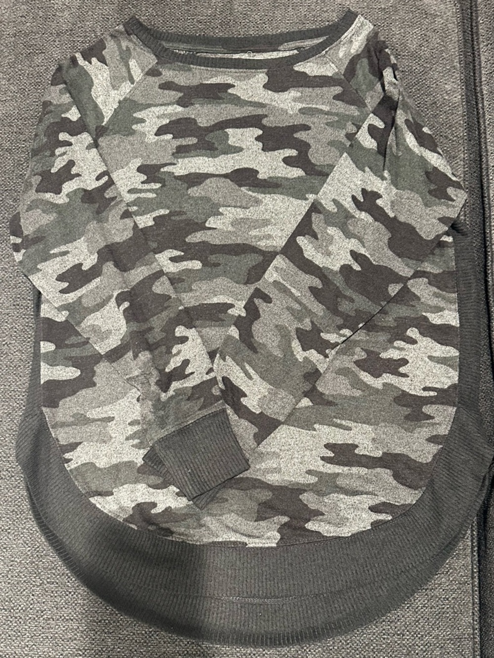 Maurices Women's Long Sleeve Camo Tee - Gray & Black